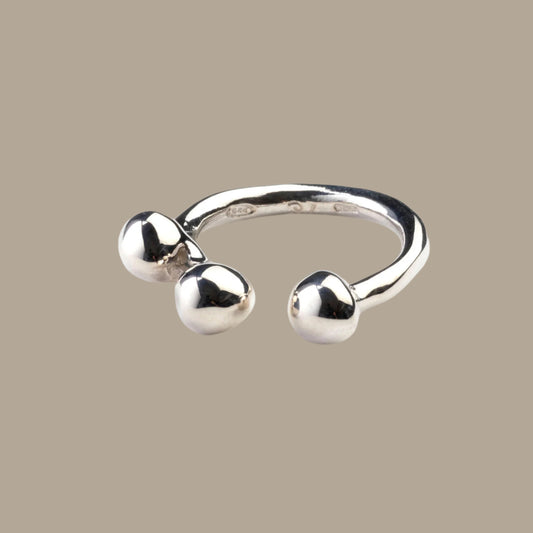 Tripistillini silver ring by Monica Castiglioni
