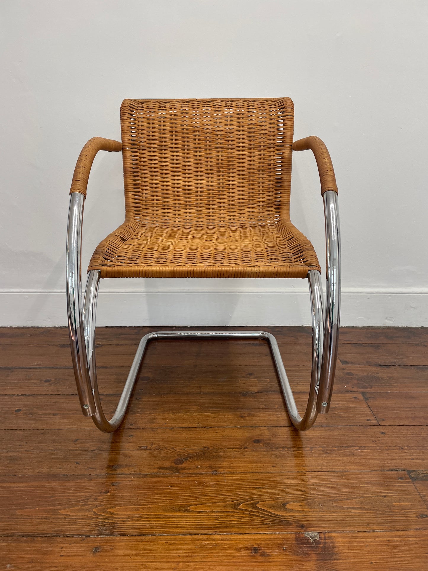 IN STORE: MR20 Mies van der Rohe Chair