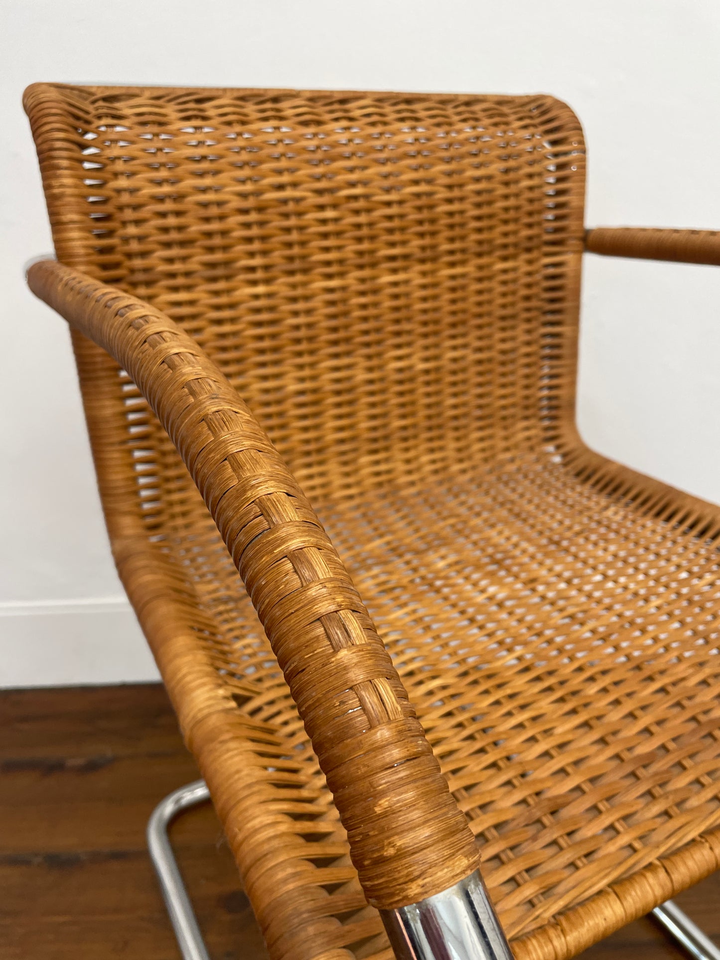 IN STORE: MR20 Mies van der Rohe Chair