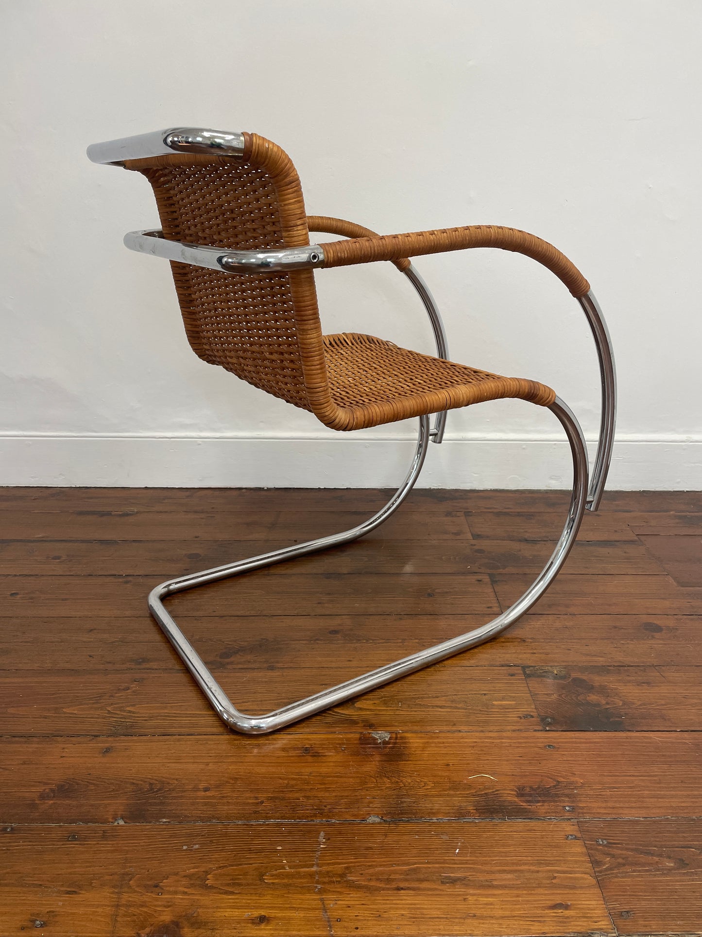 IN STORE: MR20 Mies van der Rohe Chair